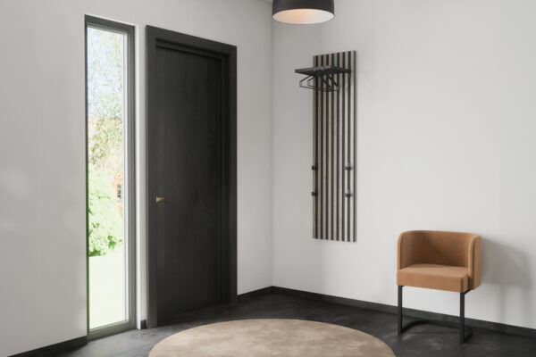 Riidenagi NIMES, must